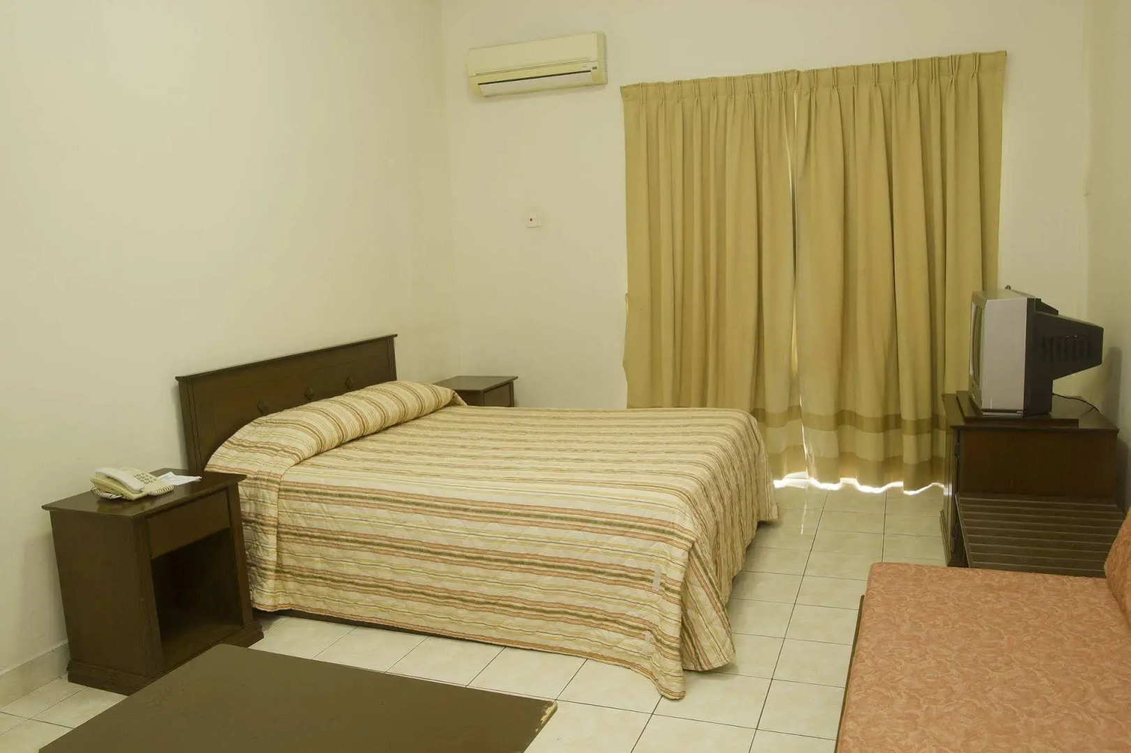 Suria Service Apartment Hotel