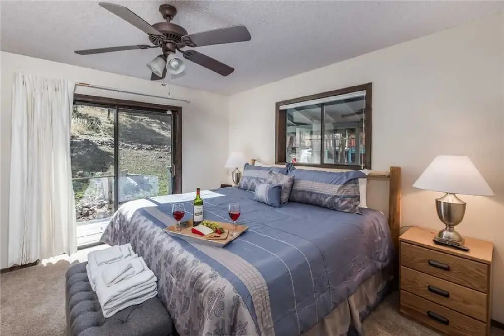 Gray Wolf Lodge - Four Bedroom Cabin with Hot Tub