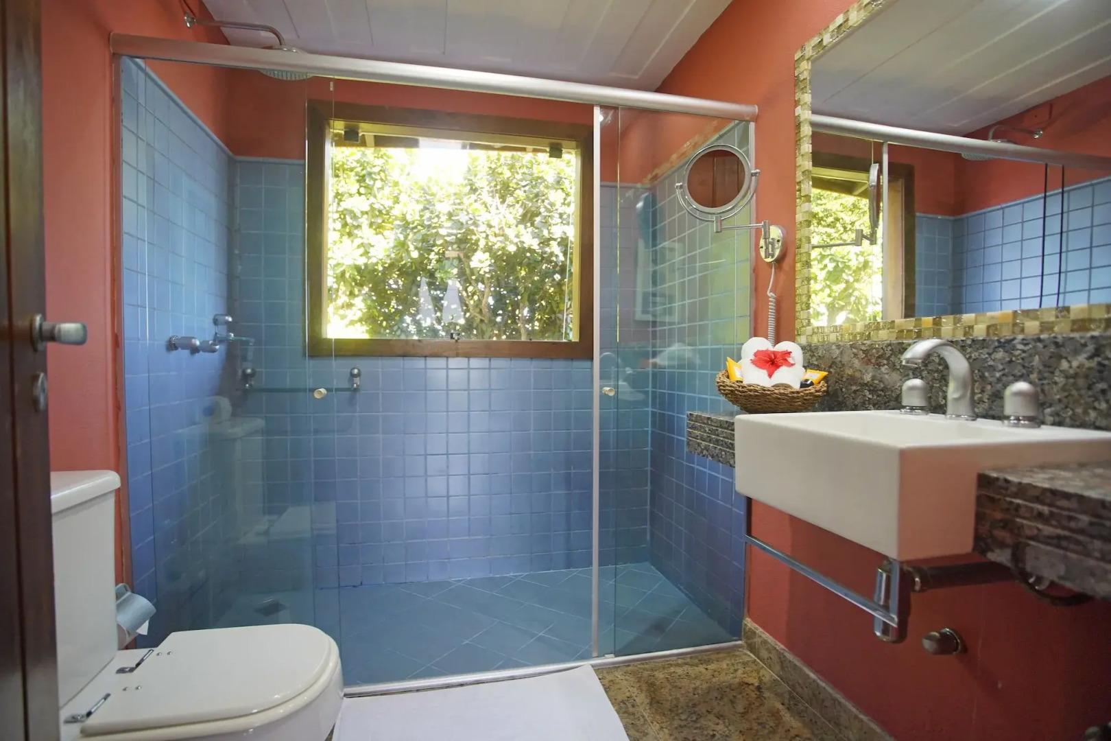 Cliffside Luxury Inn