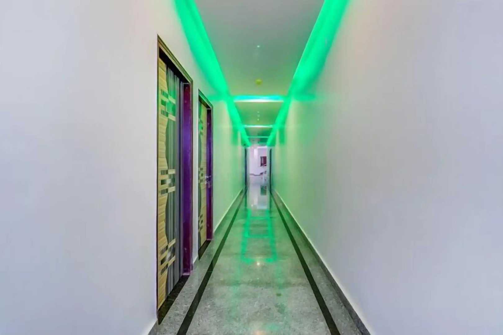 Hotel The Grand Bhavya Palace