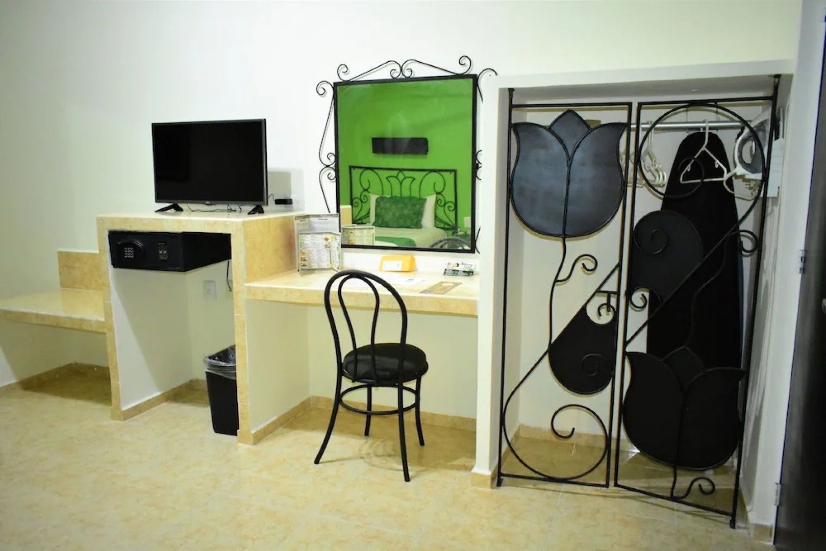 Maya Tulipanes Express