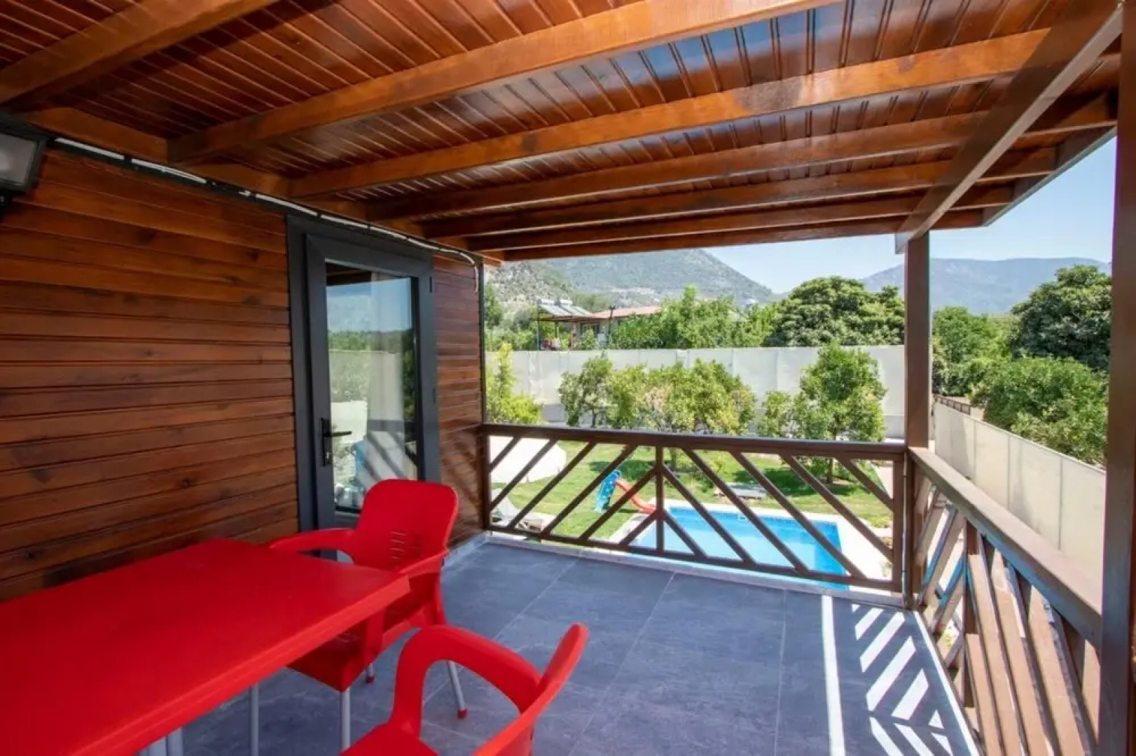 Villa With Pool Jacuzzi and Backyard in Inlice