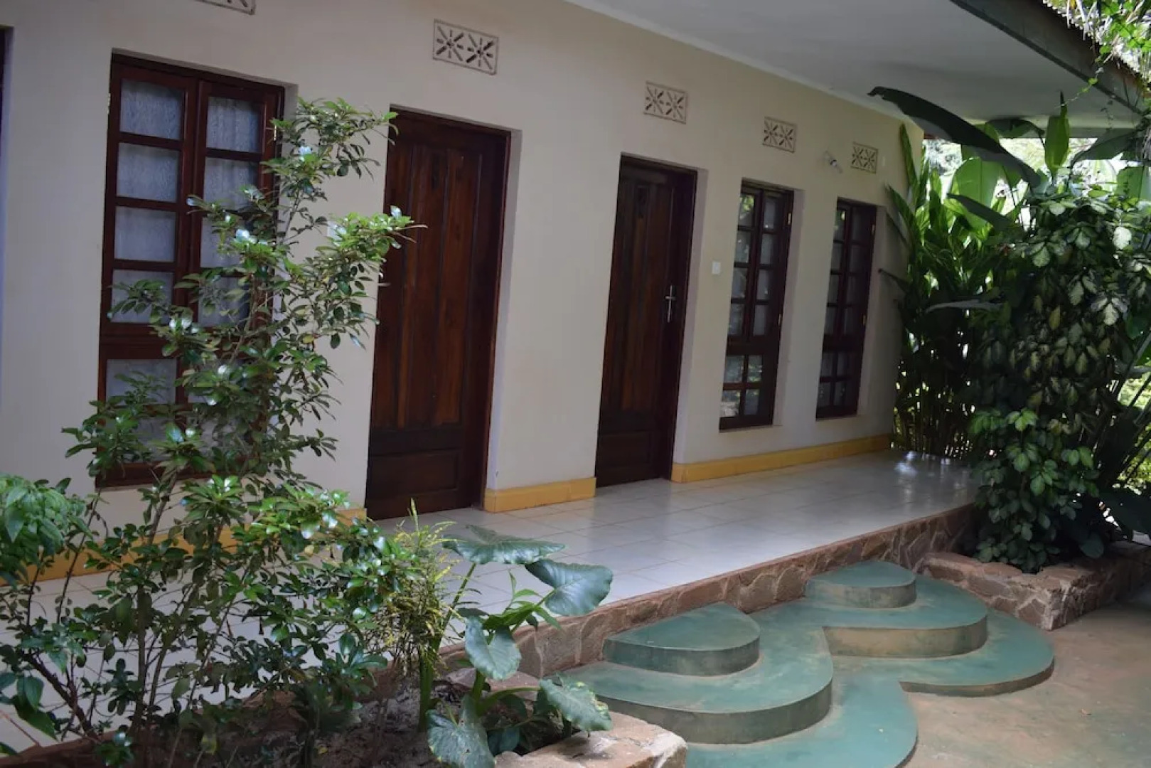 Ngorongoro Lodge & Campsite