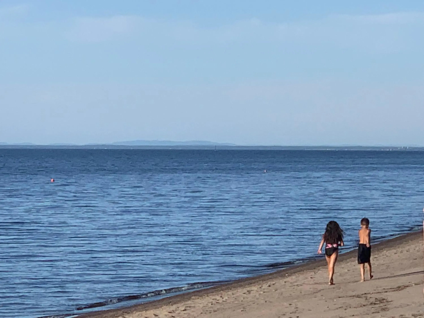 Les pieds dans le sable