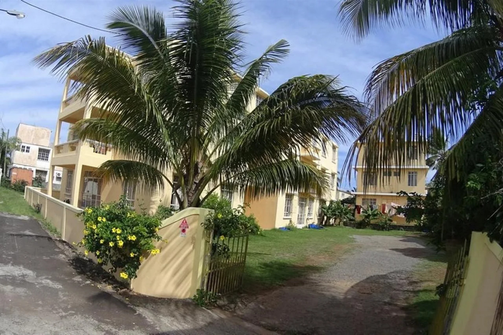 Allamanda Studios and Apartments