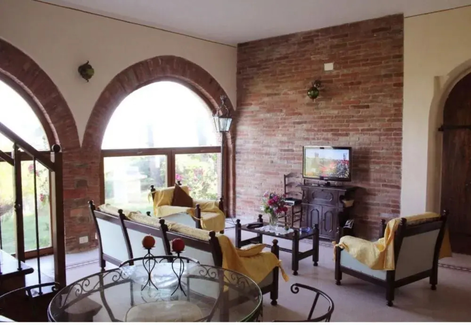 Beautiful Private Villa for 10 People with Private Pool, WIFI, TV, Pets Allowed and Parking