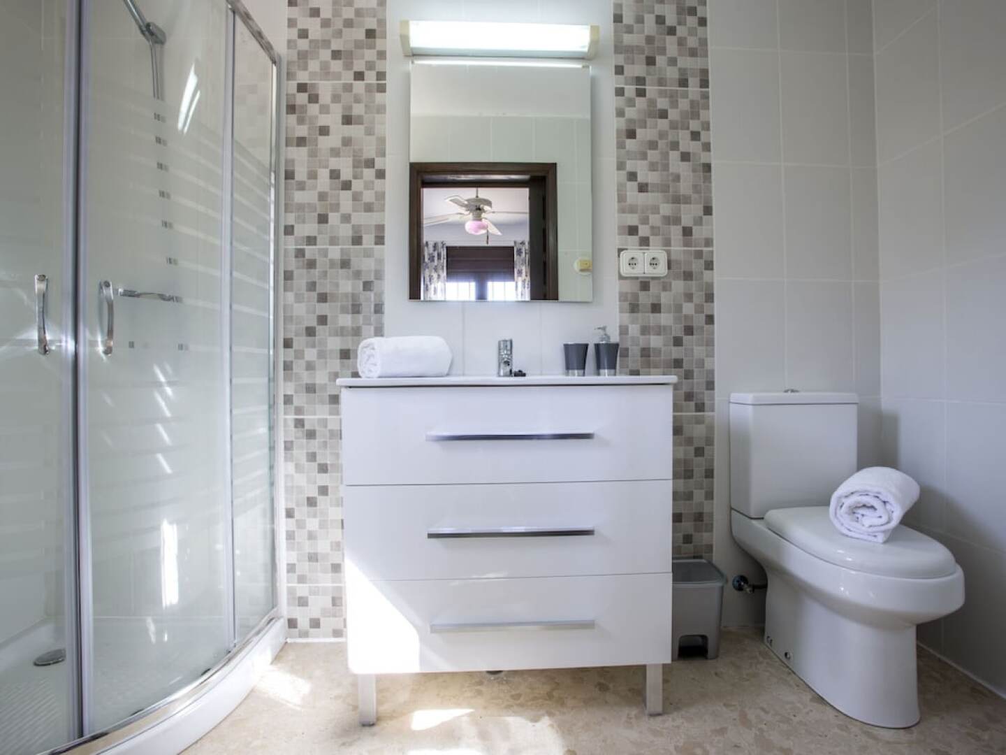 Luxurious 6 person villa with swimming pool in a beautiful area, amazing village, amazing location