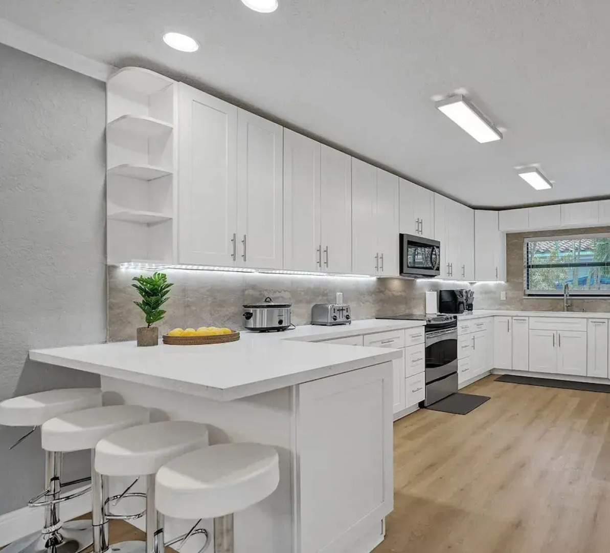 Modern Chic 7-BR with Pool & Gameroom