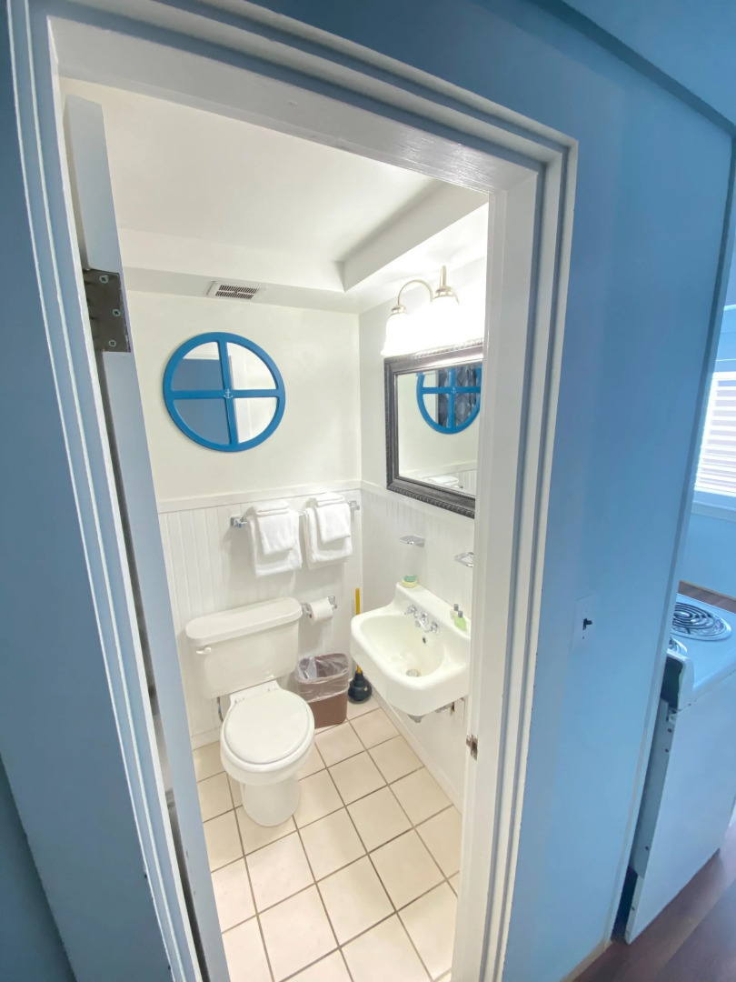 Vineyard Harbor Motel - Private Beach