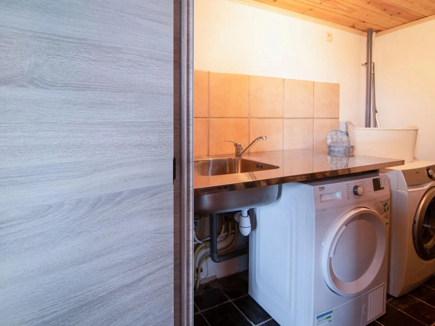 Very spacious house with sauna, spa and countryside views