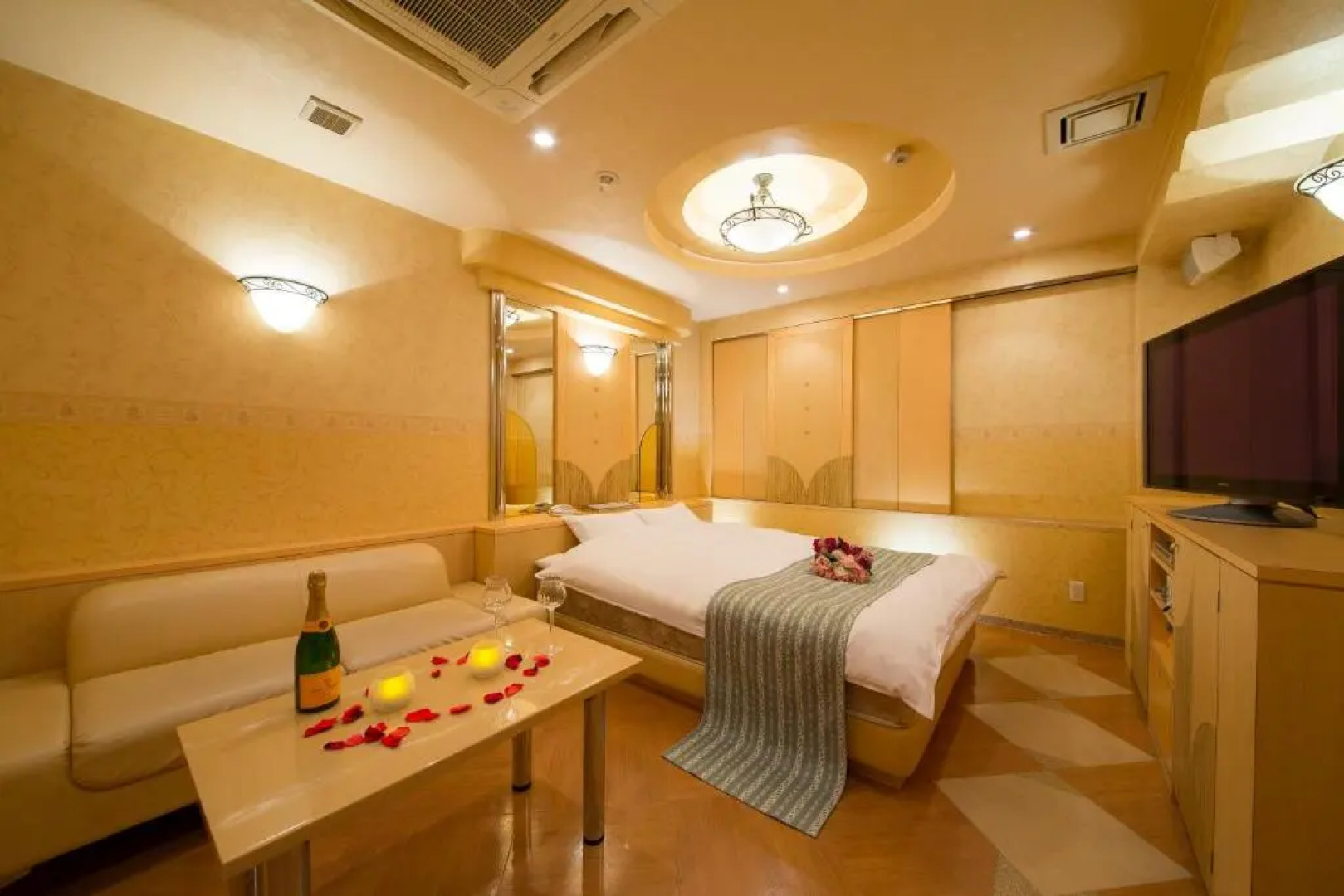 HOTEL THE i Adult only