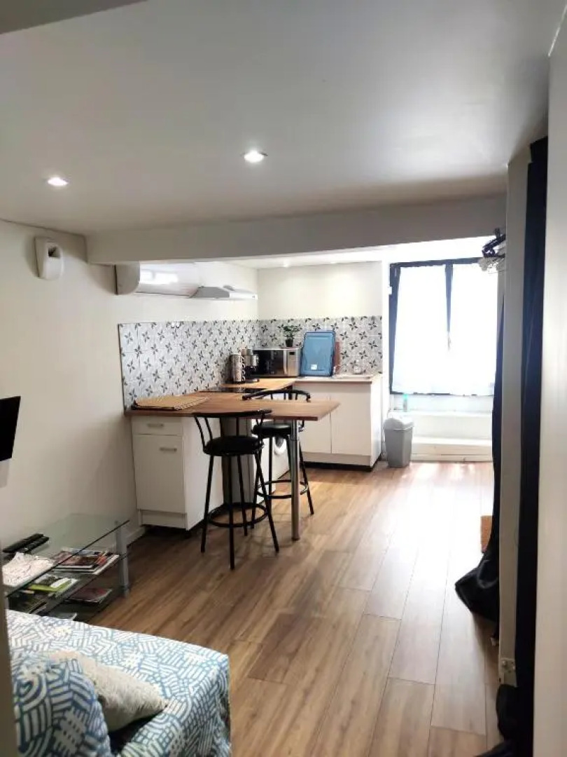 SUPERBE Studio avec coin nuit TOUT EQUIPE !