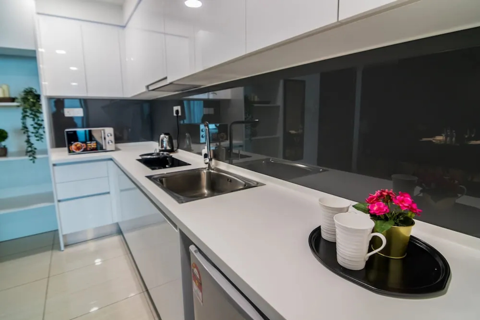 Almas Suites by Subhome