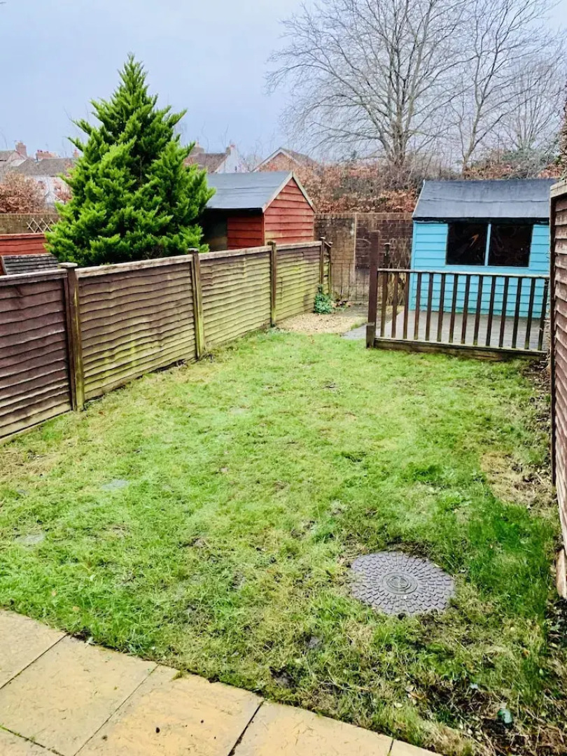 SA Today St Margarets Court Taunton with Fibre Wi-Fi & Netflix