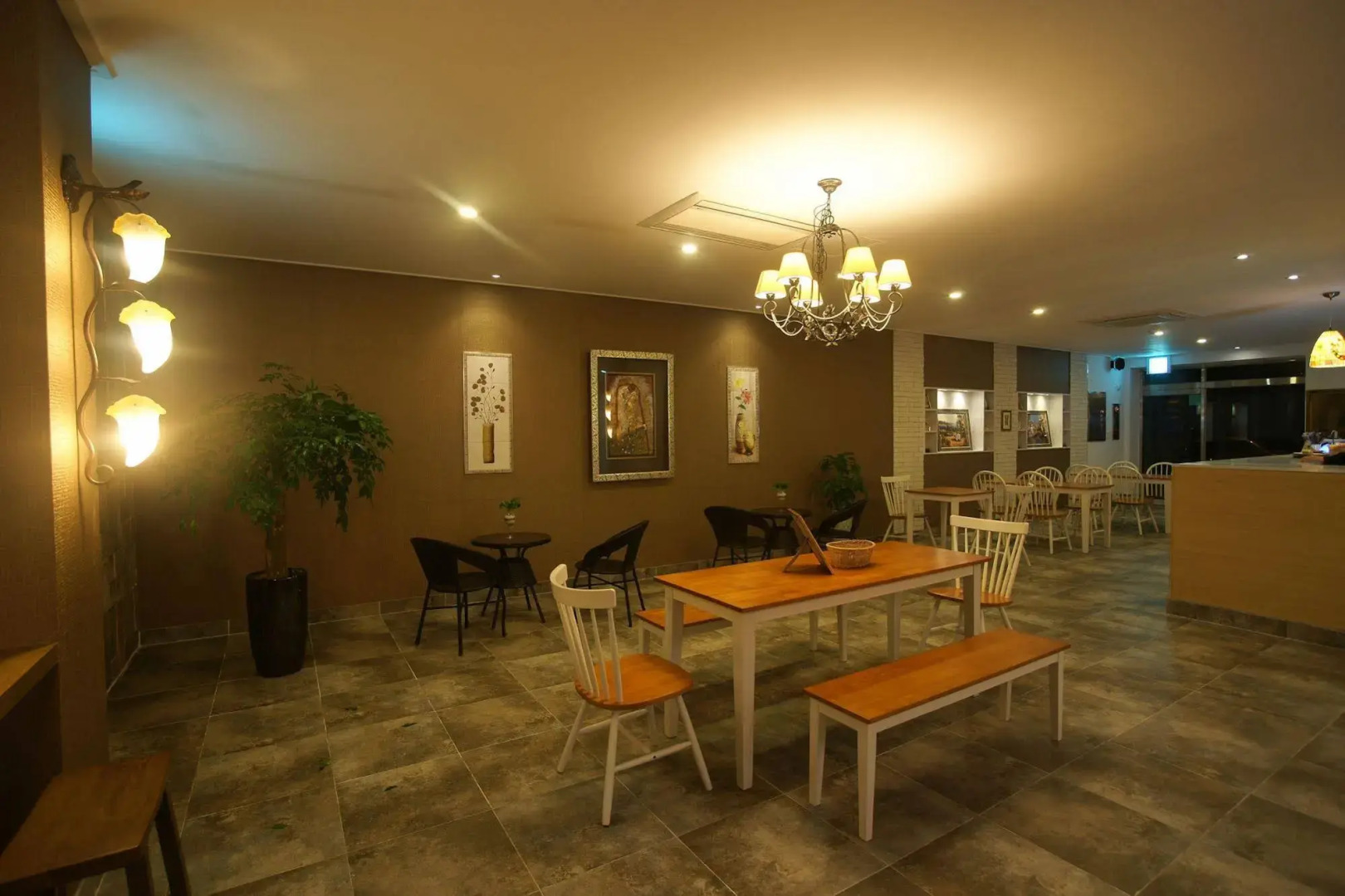 Orange Tree Hotel & Cafe