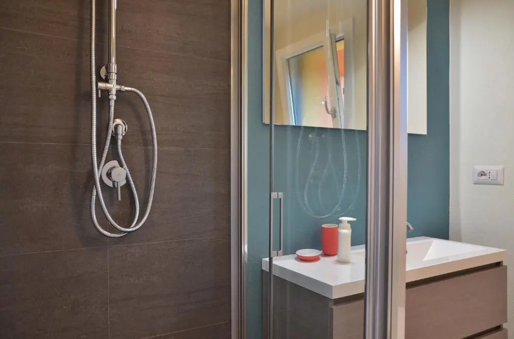 Villetta capo schiera 100 m dal mare