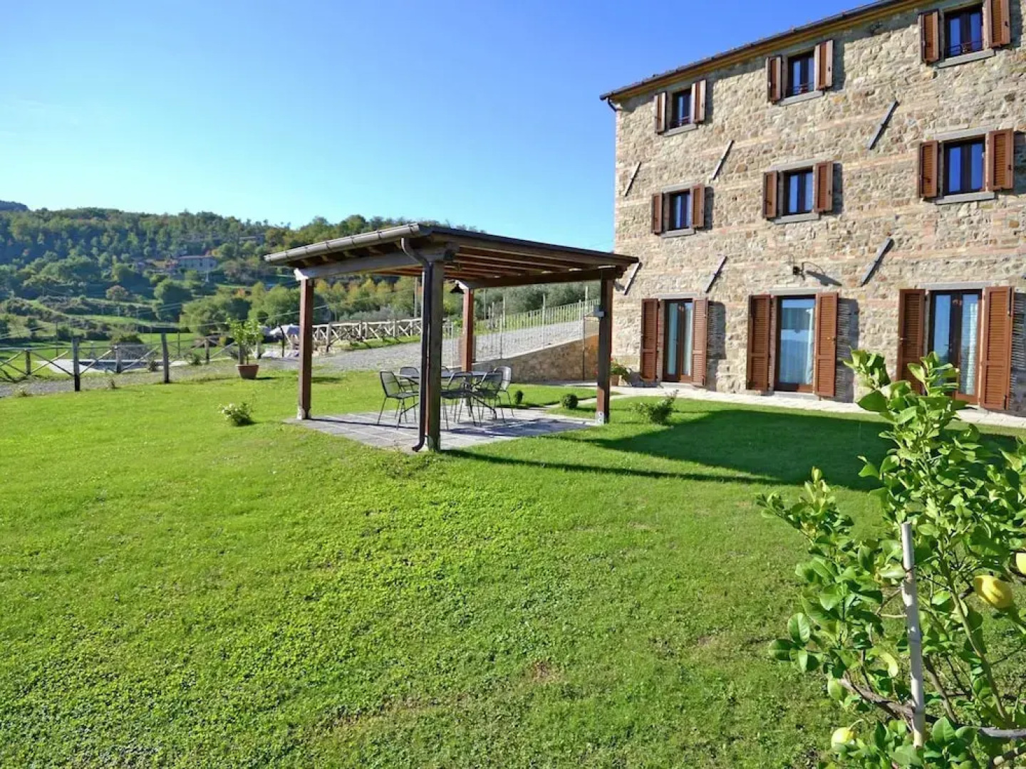 Villa with Private Pool near Cortona in Calm Countryside & Hilly Landscape