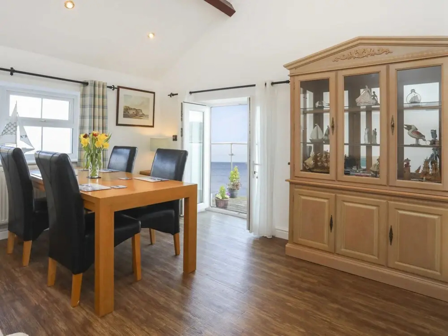 3 The Coach House - Penthouse Apartment