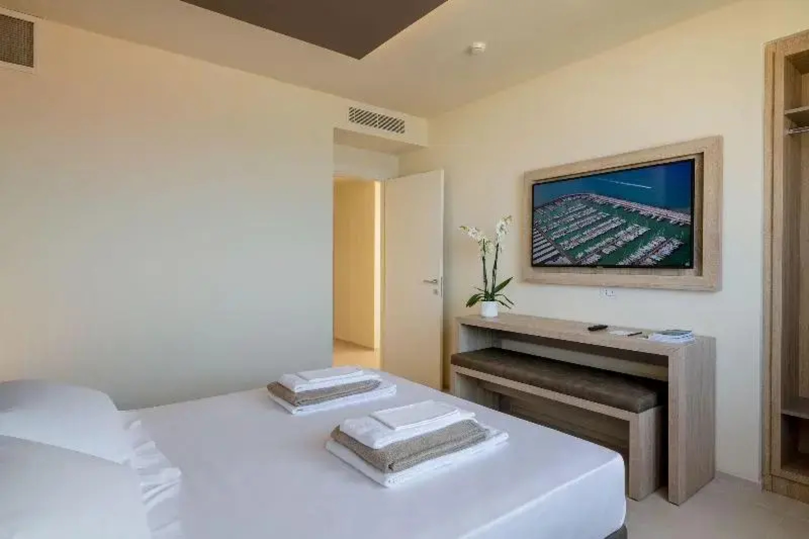 Palace Lido Hotel Suites