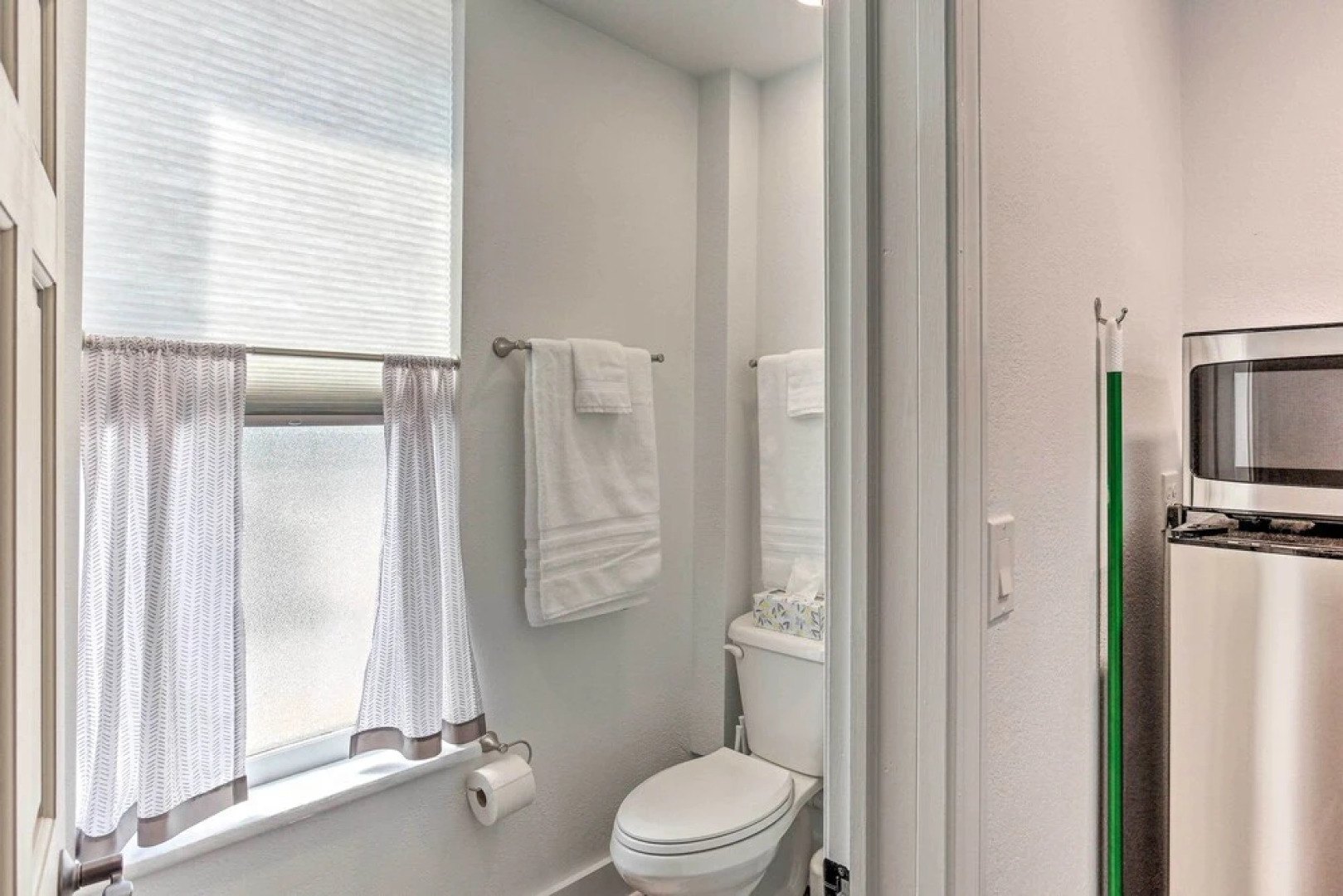 Modern Custer Apt - Walk to Shops & Dining!