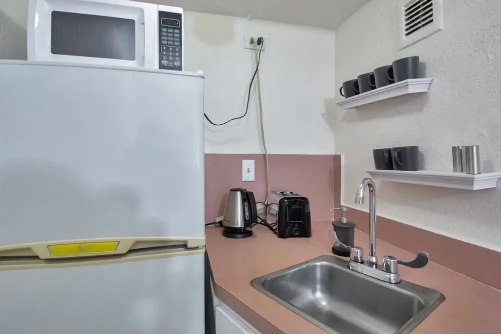 Amazing 1br apartment with pool, Hallandale Beach!