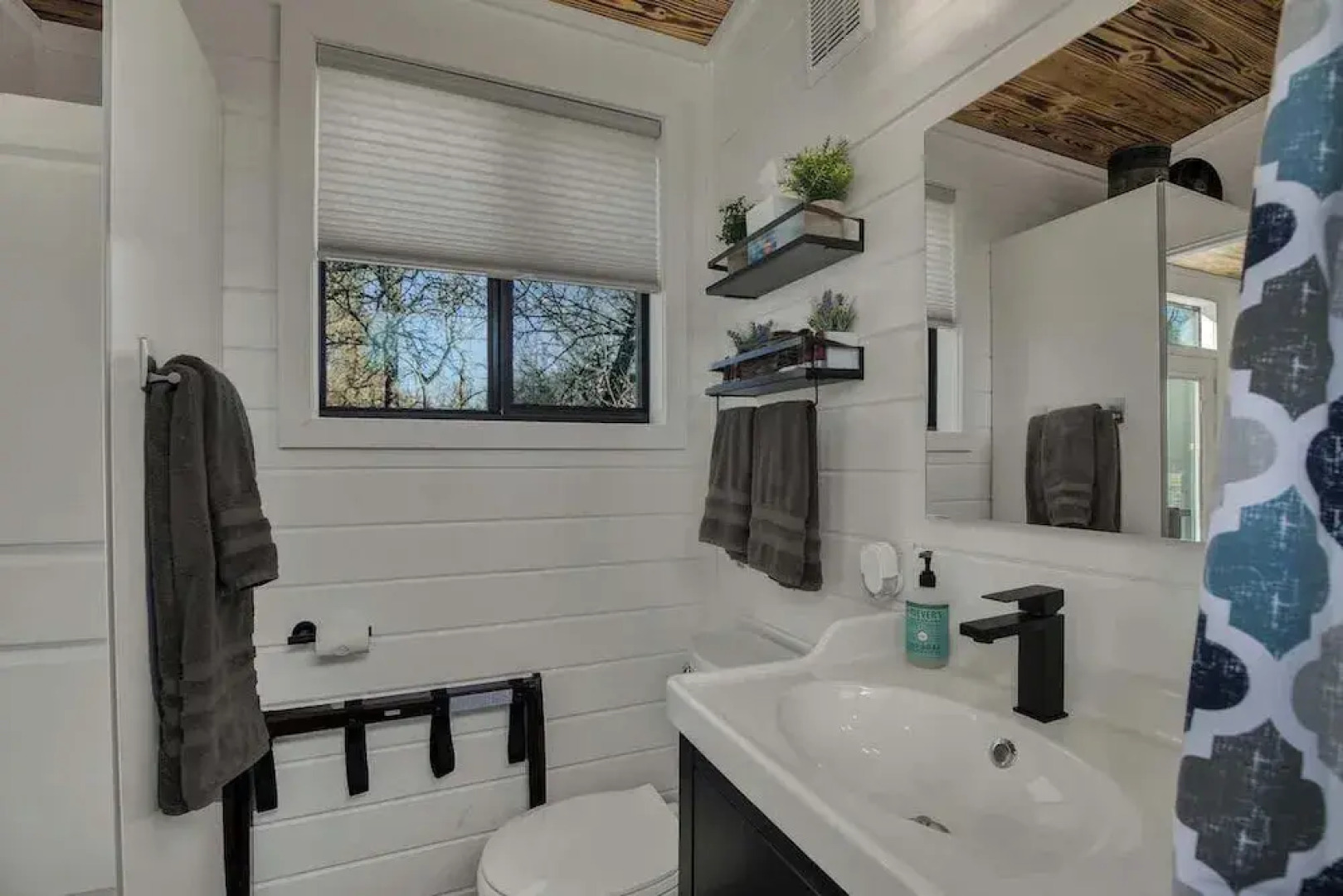 Waylon-hot Tub and Fire Table!