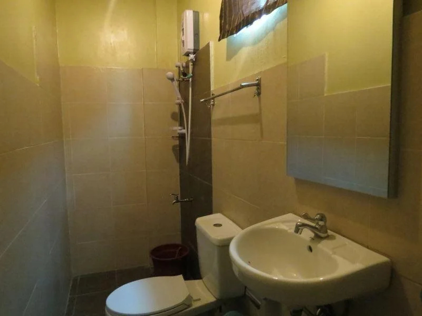 Monti's Place Dine & Bed