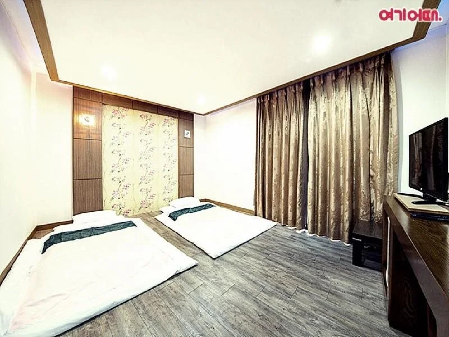 Four Season Beach Tourist Hotel