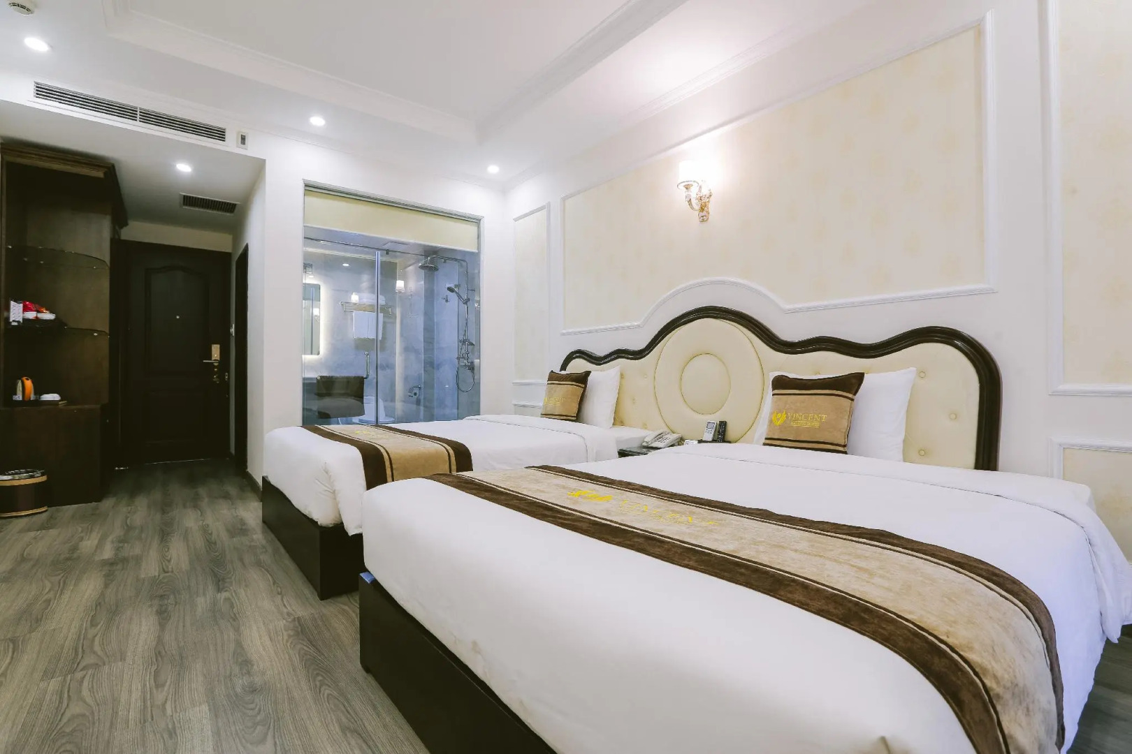 Vincent Halong Hotel