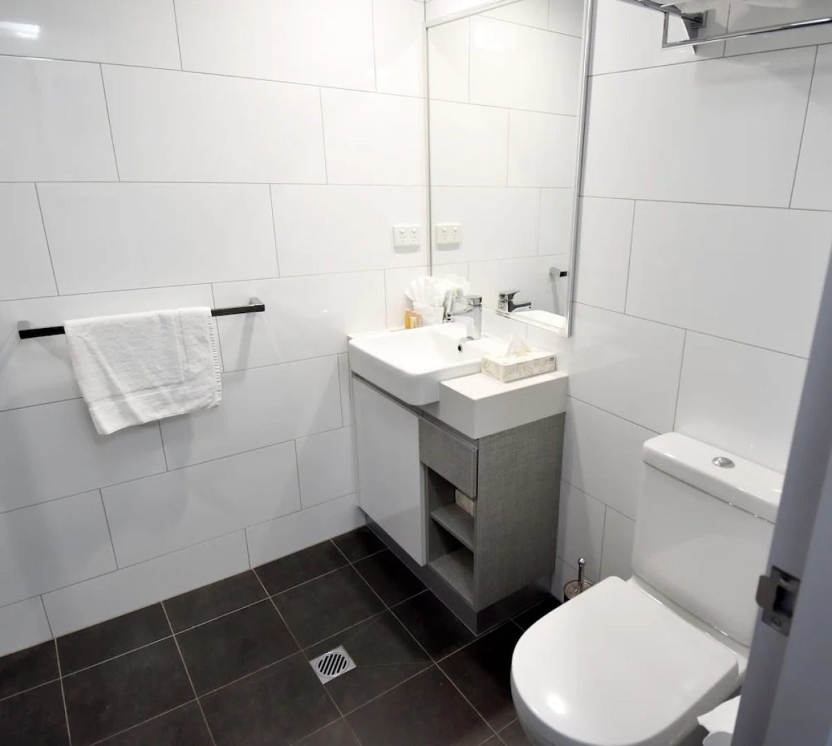 H 105 Mitchell Hotel and Apartments