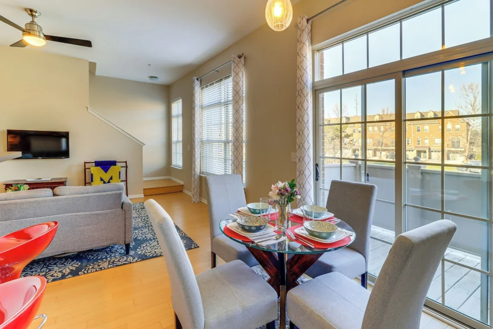 Michigan Townhome w/ Smart TV: 25 Mi to Detroit!