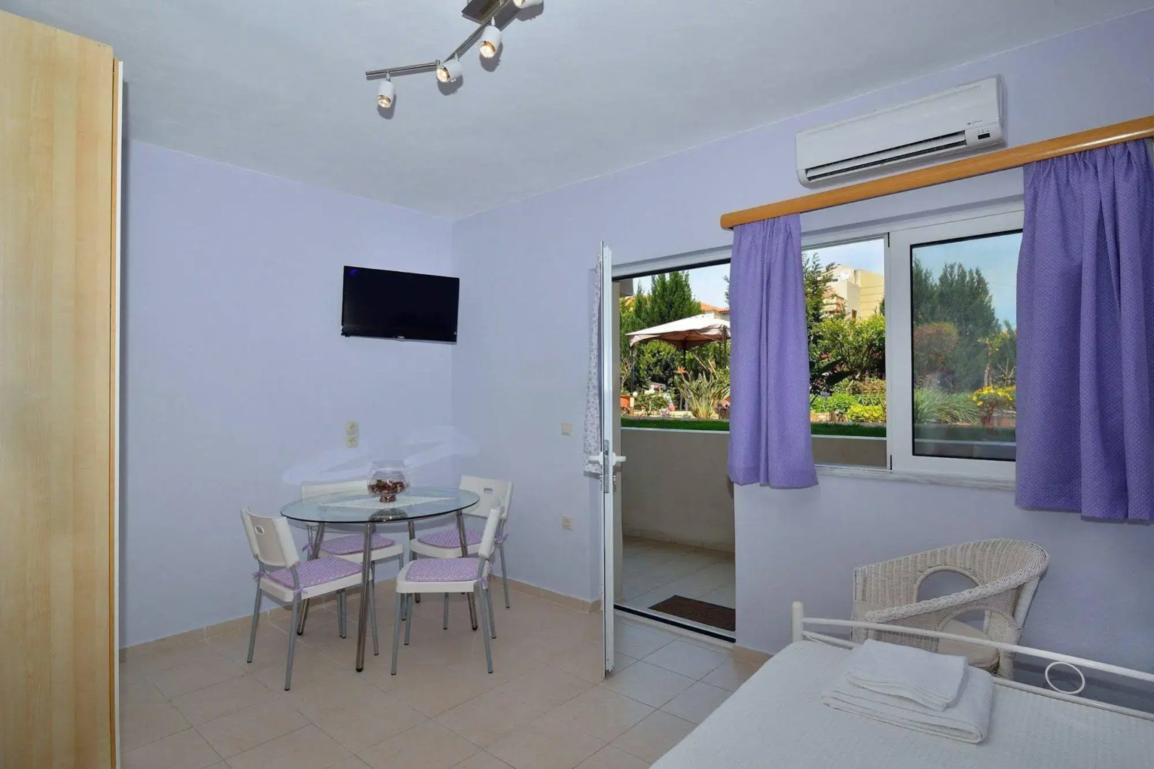 Stamatakis Boutique Studios