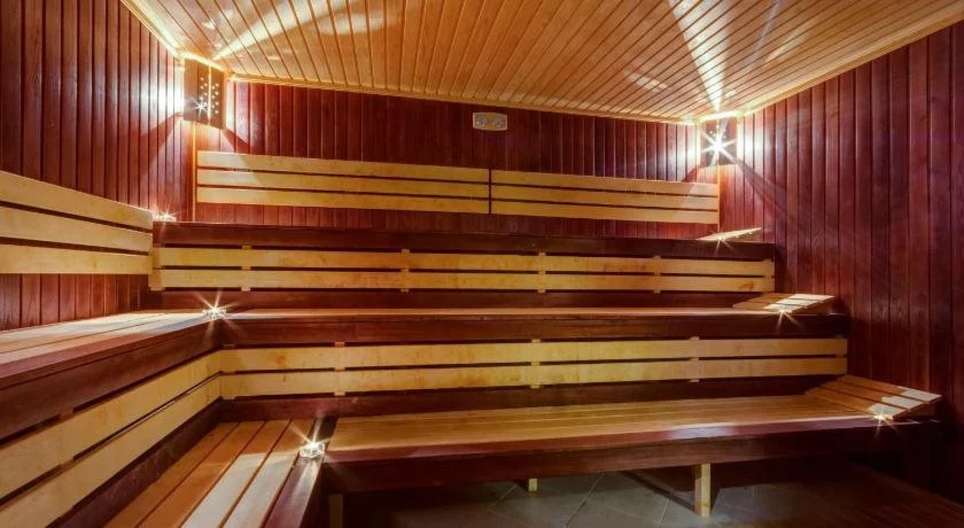 Esteban Apartcomplex