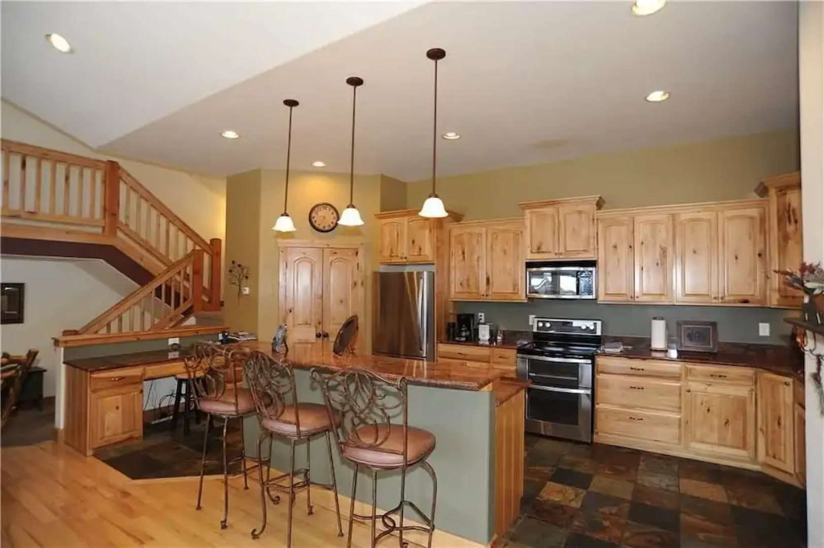 Moose Meadow Retreat Private Home with Hot Tub