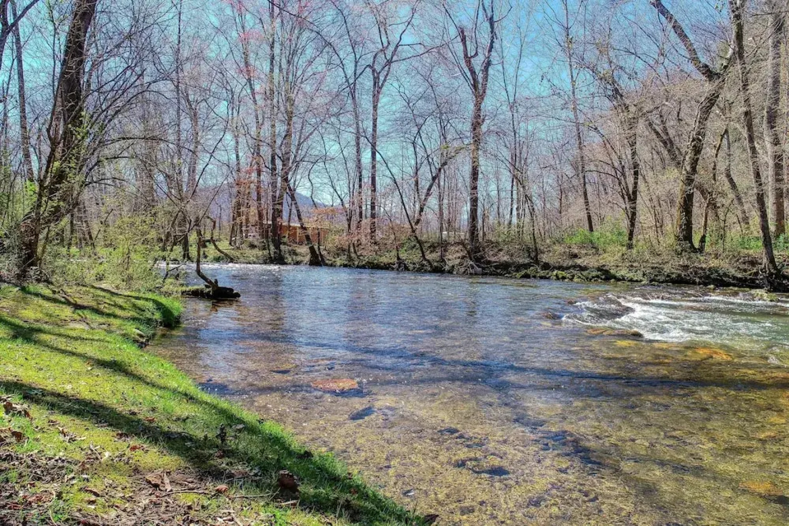 Creekside Memories - 2 Bedrooms, 2 Baths, Sleeps 6 Cabin by RedAwning