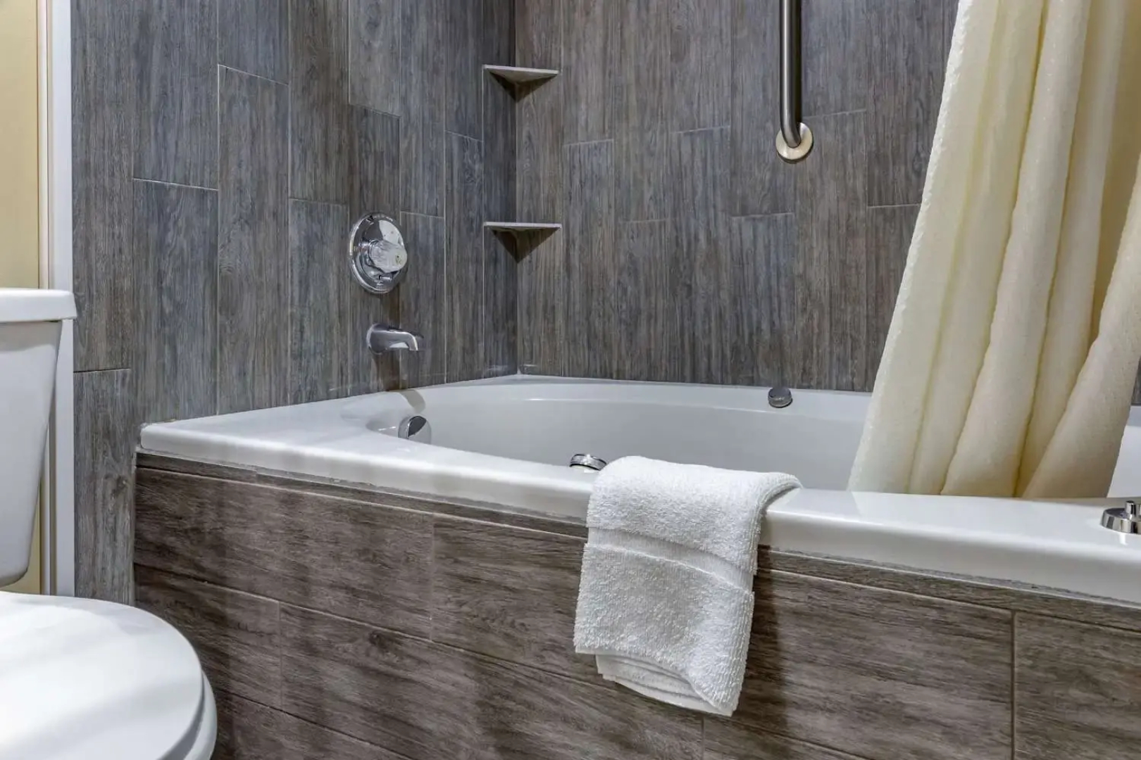 Econo Lodge & Suites Southern Pines - Pinehurst