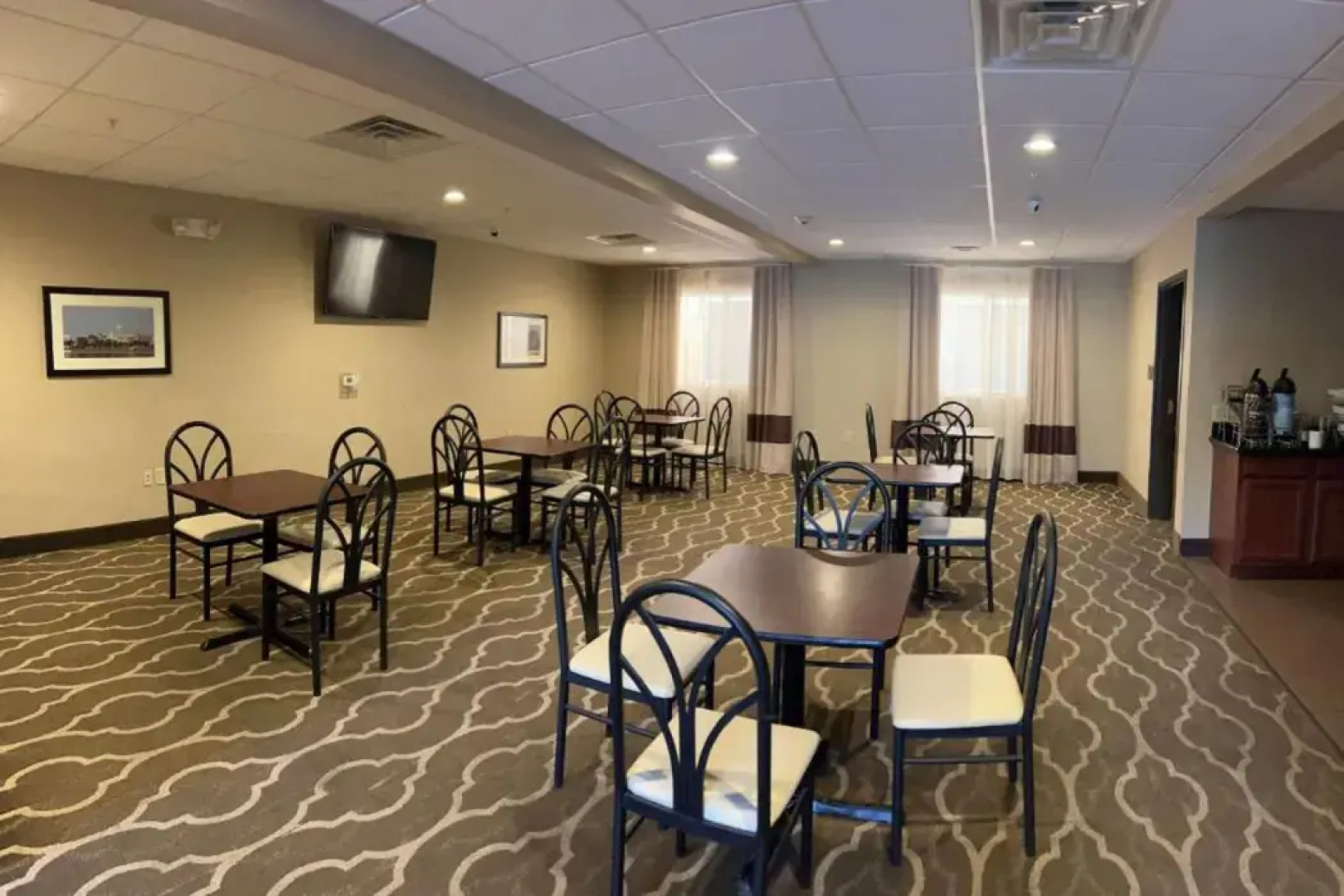 Days Inn & Suites by Wyndham Manheim Lebanon