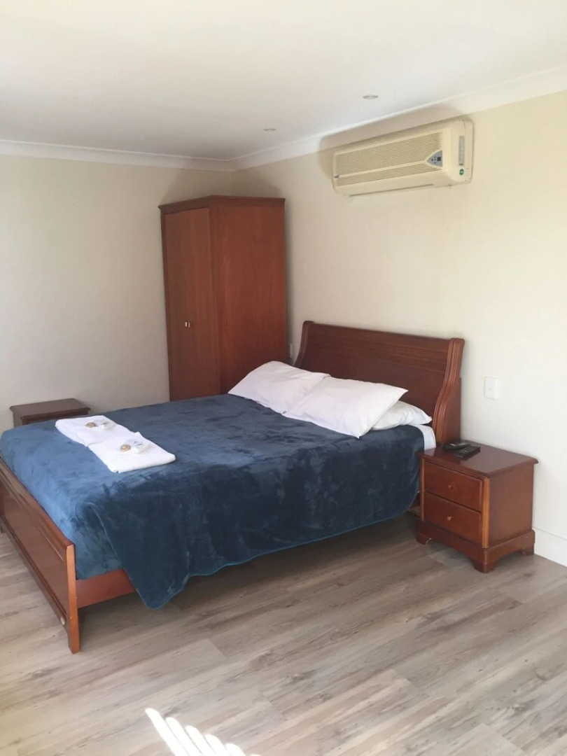 Aussie Hotel & Motel