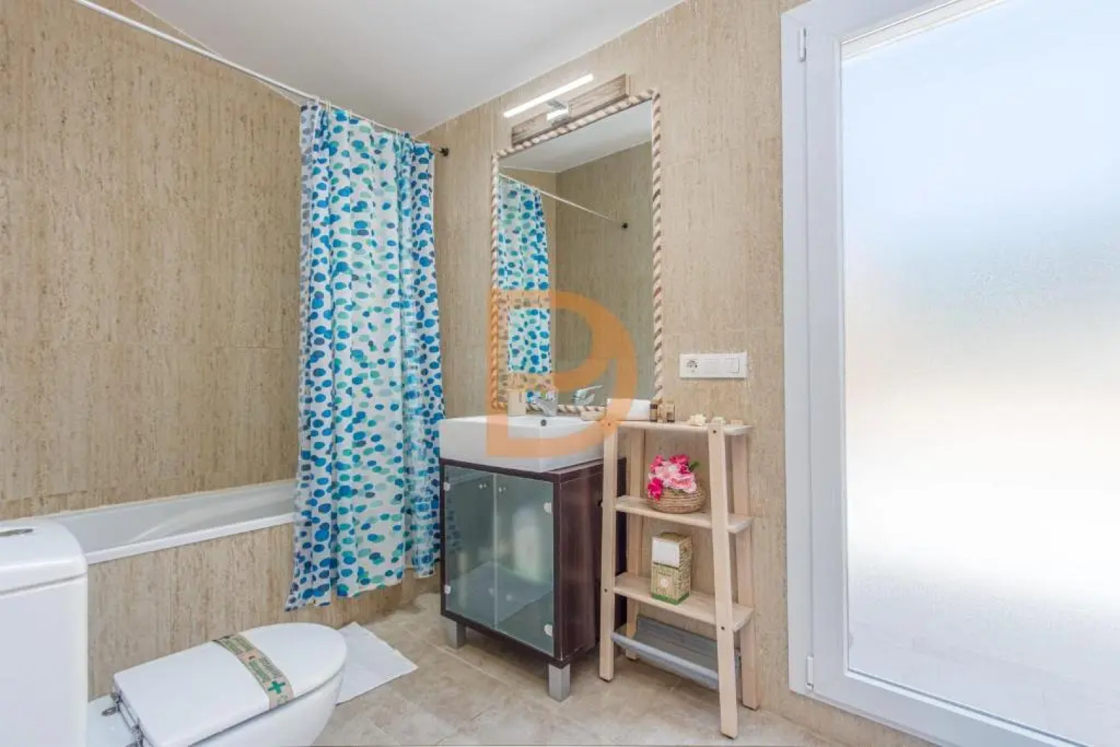 Beautiful apartment for 6 people with pool, parking and wifi - 10 minutes from the beach