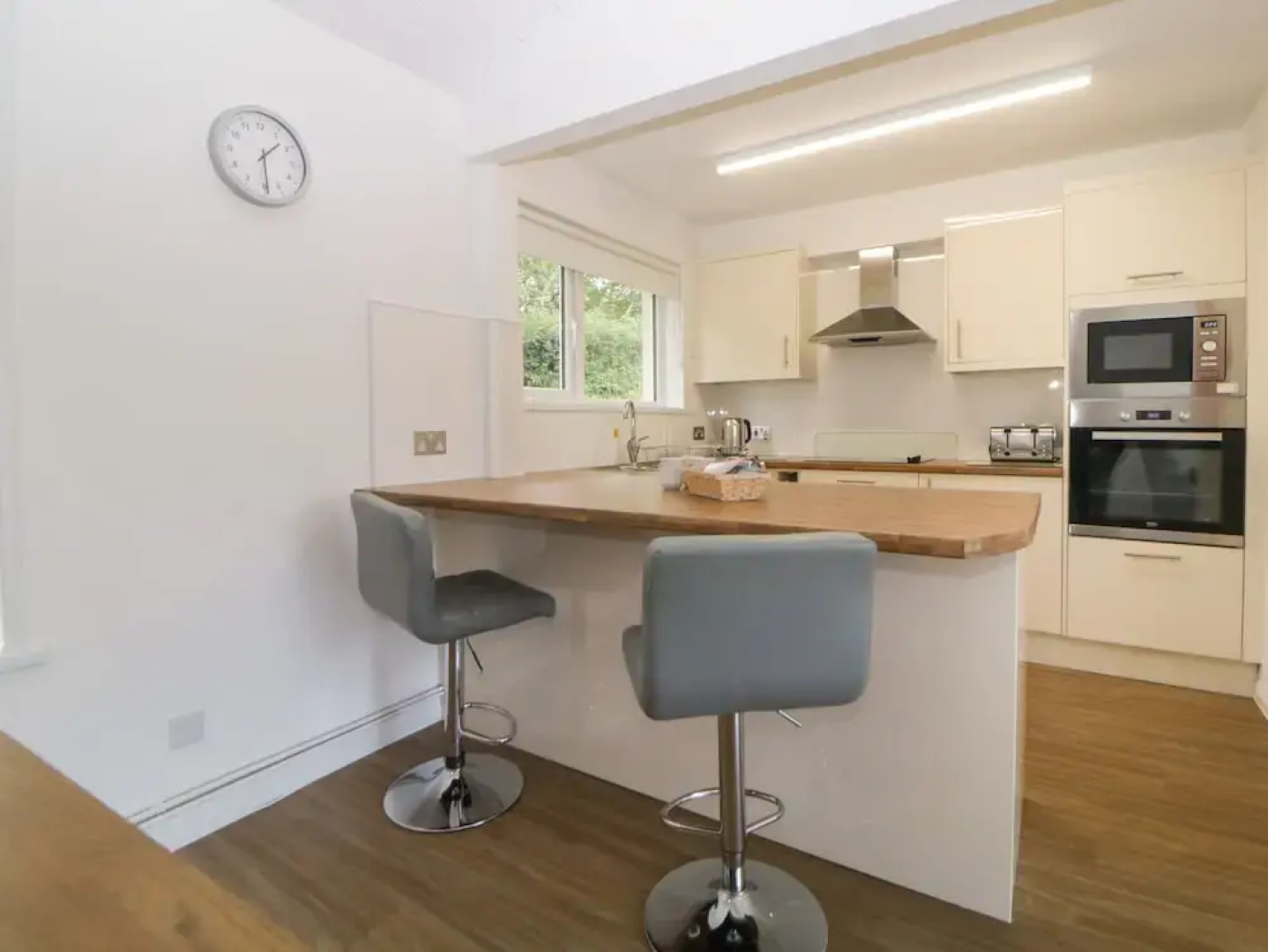 Harcombe House Bungalow 12