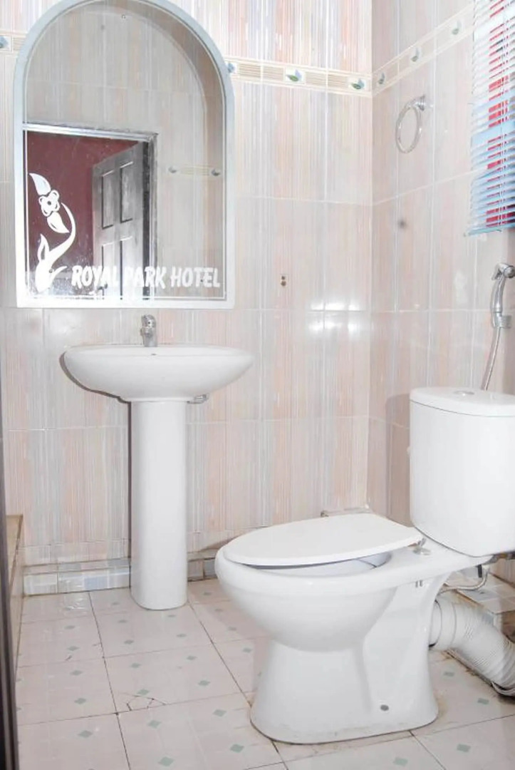 Royal Park Hotel & Suites