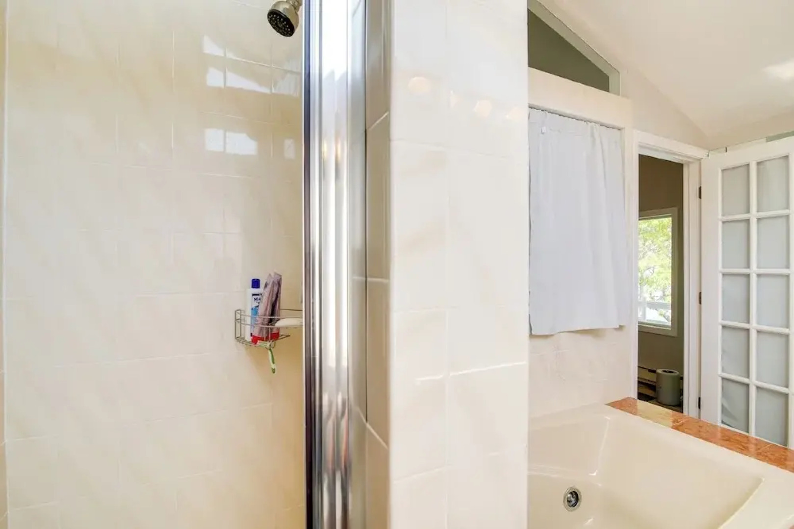 Bayfront Home w/ Deck - 4 Mi to Downtown Plymouth!