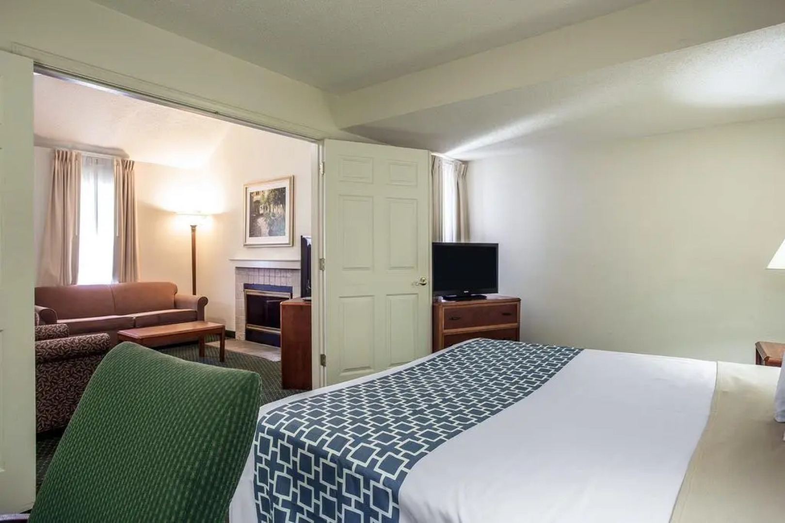 Cloverleaf Suites Columbia