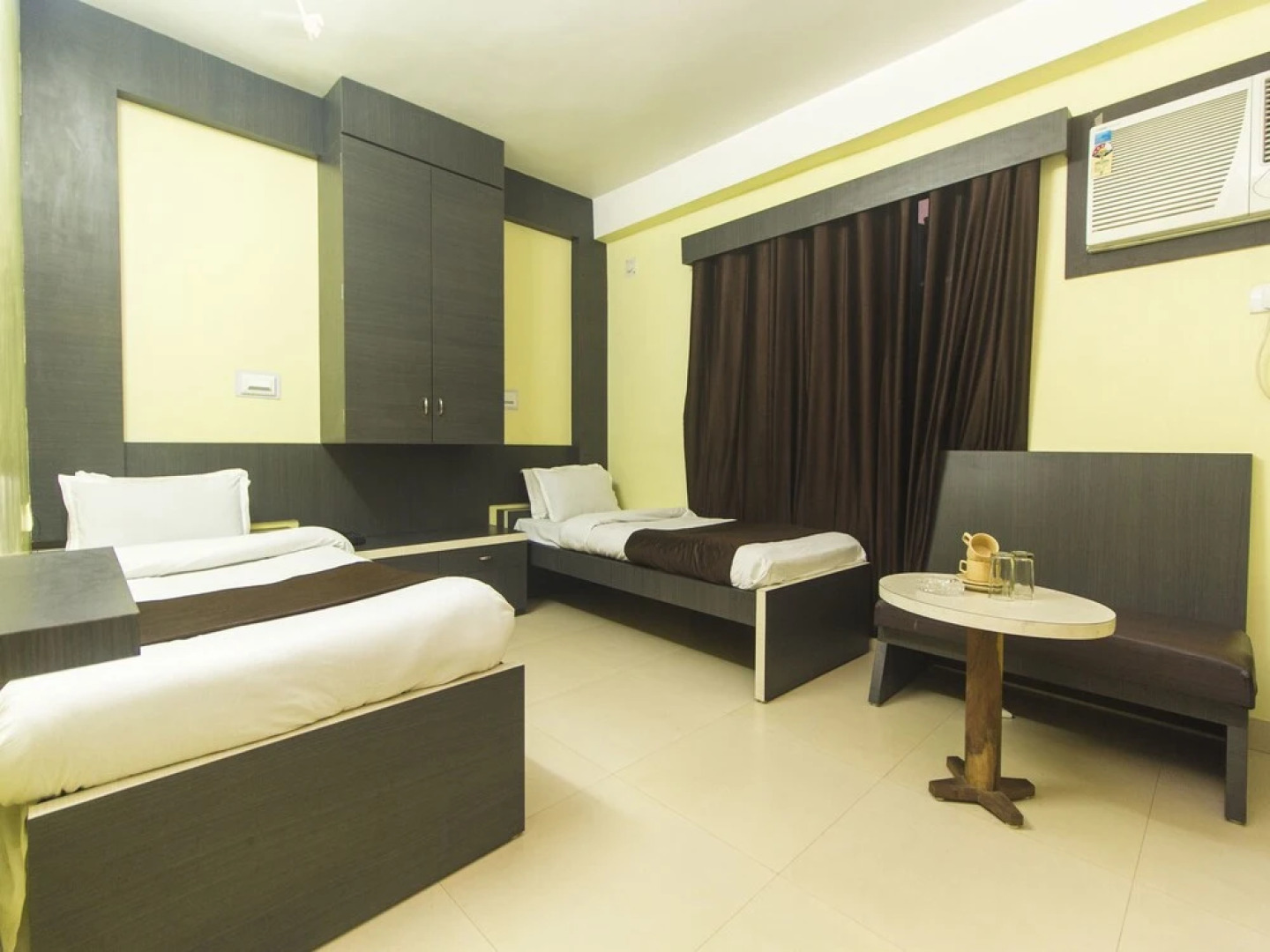 OYO 10696 Hotel Jagat