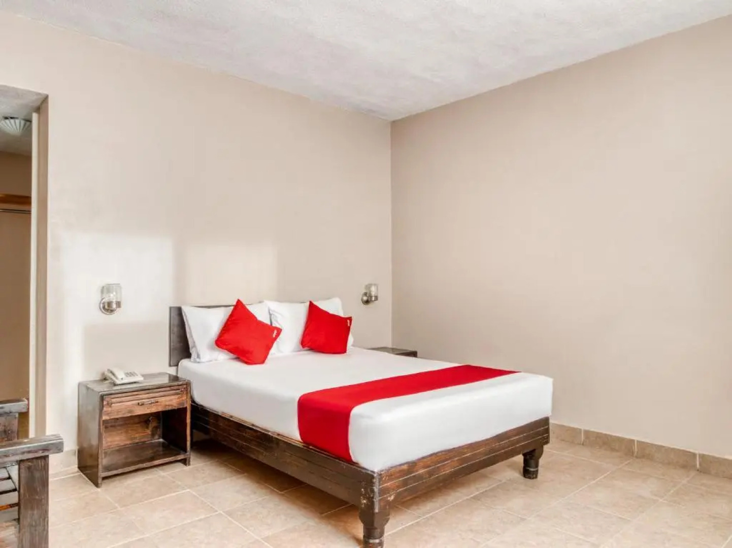 Capital O Hotel La Siesta