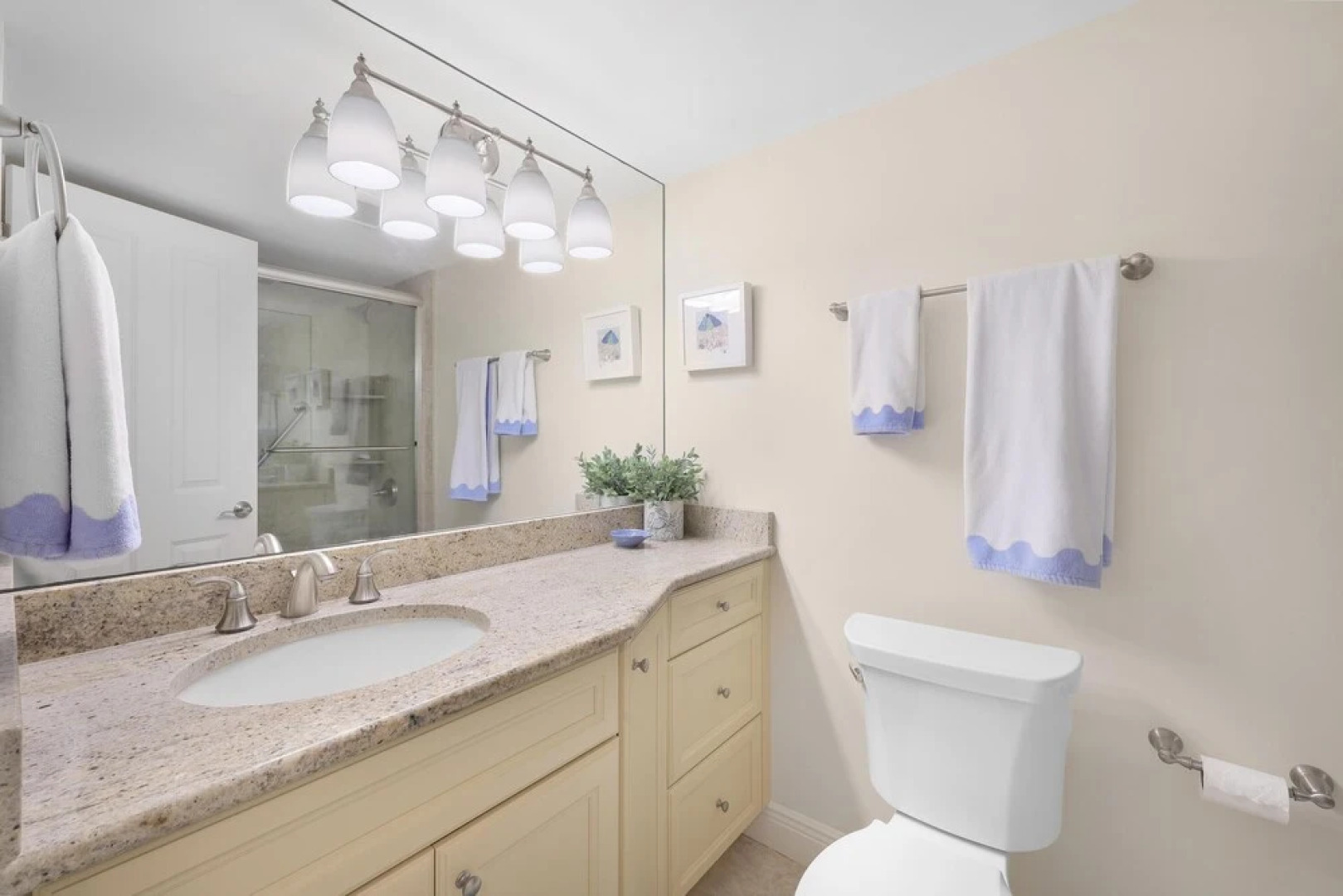 Cozy Beachfront Getaway With Pool and spa