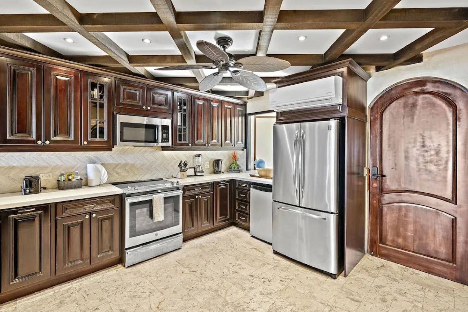 Luxury Beachfront Condo w/ High-End Wood Furnishings and Ocean Views in Exclusive Community