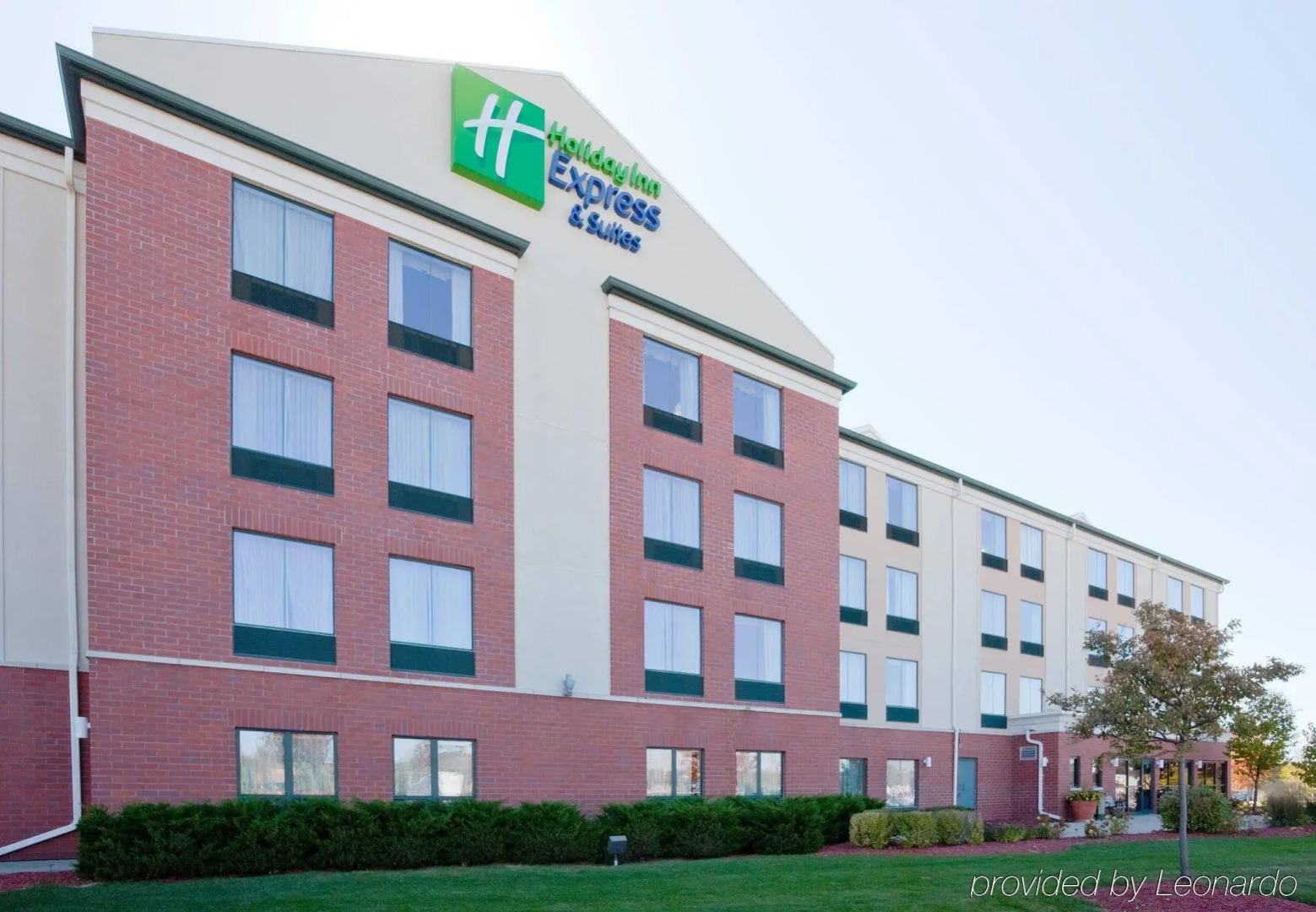 Holiday Inn Express & Suites New Berlin by IHG