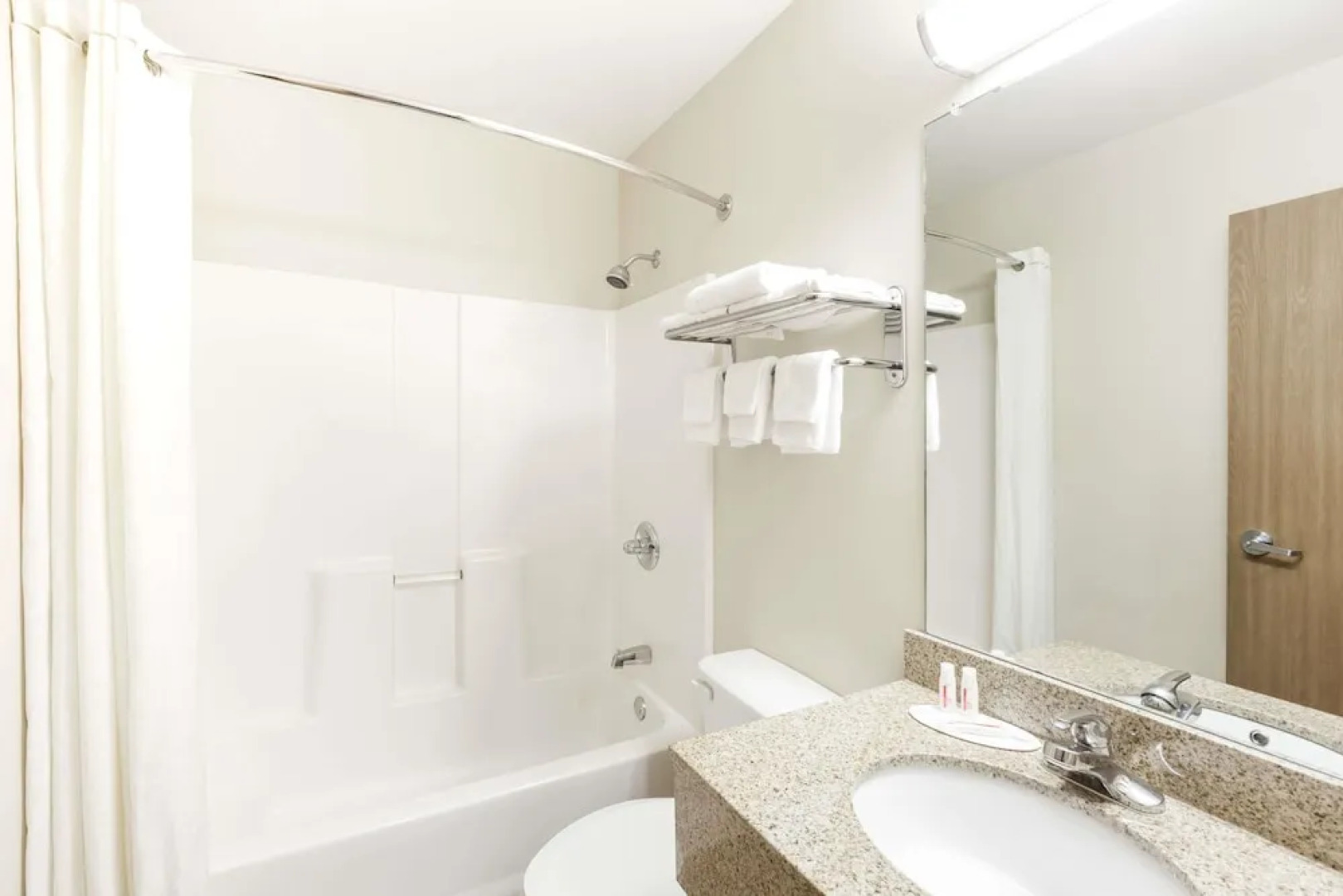 Super 8 By Wyndham Liverpool/Clay/Syracuse Area