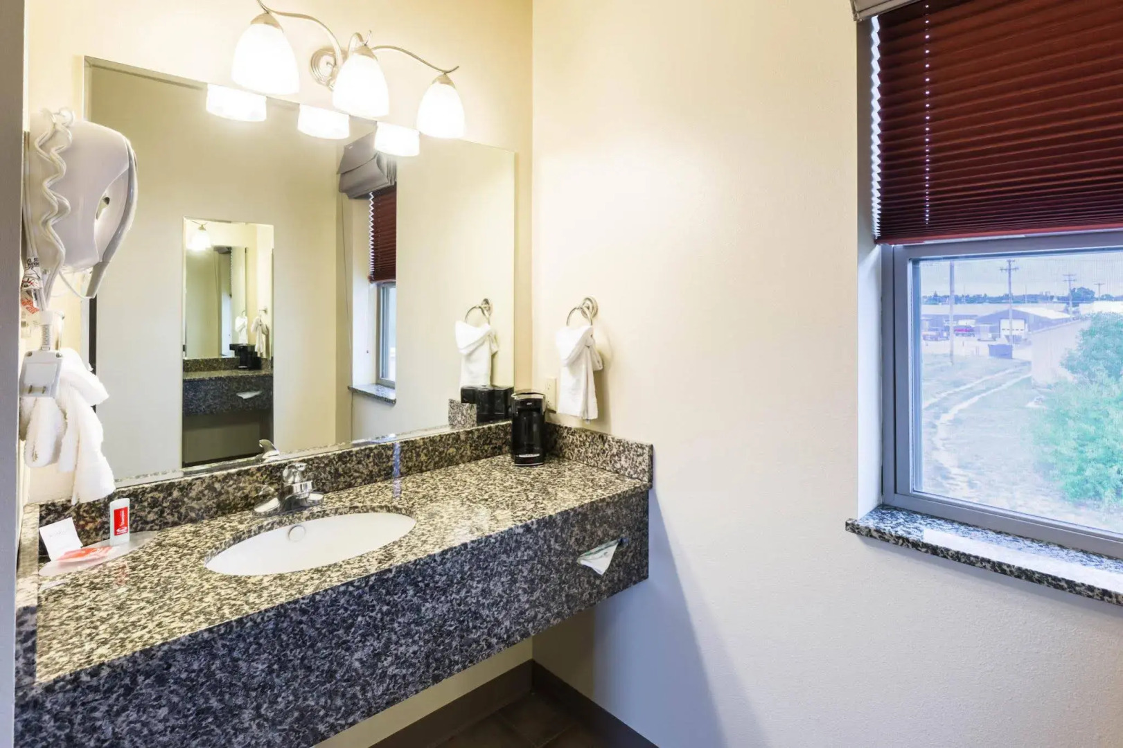 Harmony Inn & Suites